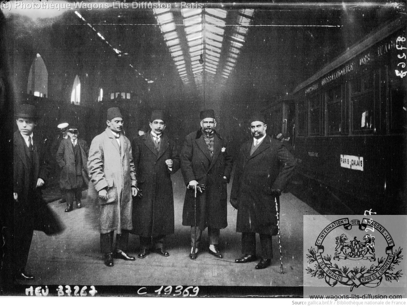 Wl depart d une delegation musulmane a la gare du nord 1921