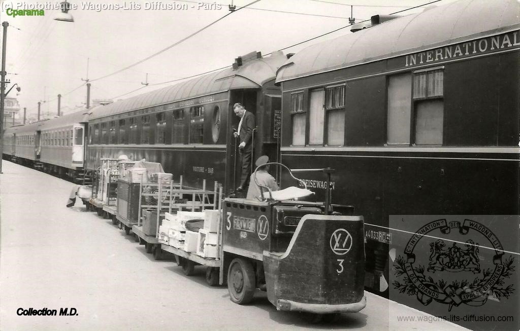 Wl gare de paris lyon vers 1960 voiture restaurant accouplee a une voiture bar pullman 1