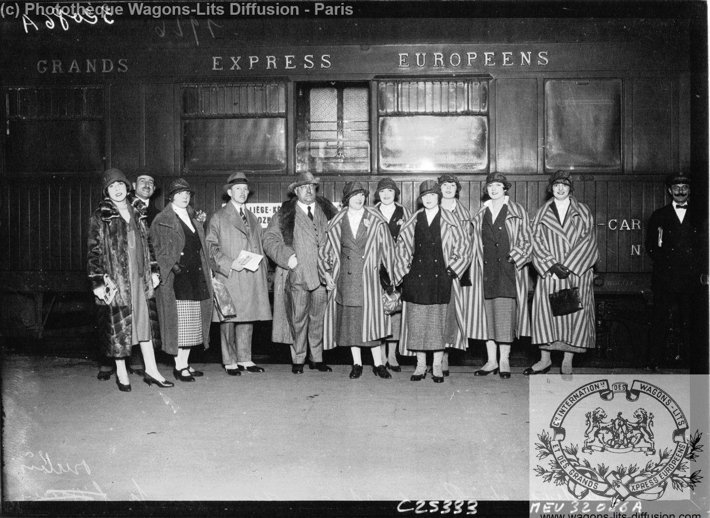 Wl gare nord depart du couturier poiret accompagne de sept mannequins 1926