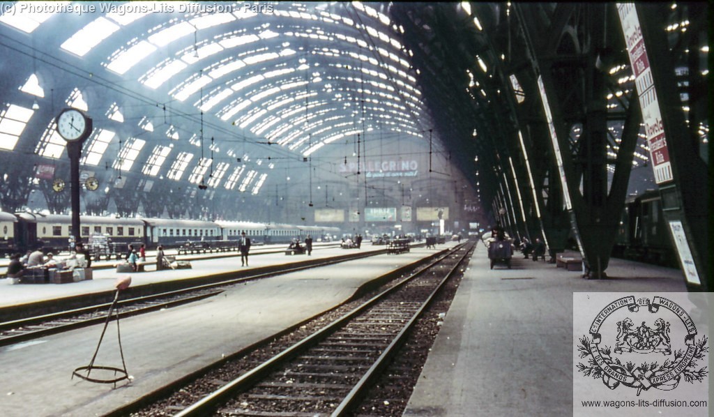 Wl image du treno azzurro milano naples a milan 1962 avec voitures pullman type cote d azur