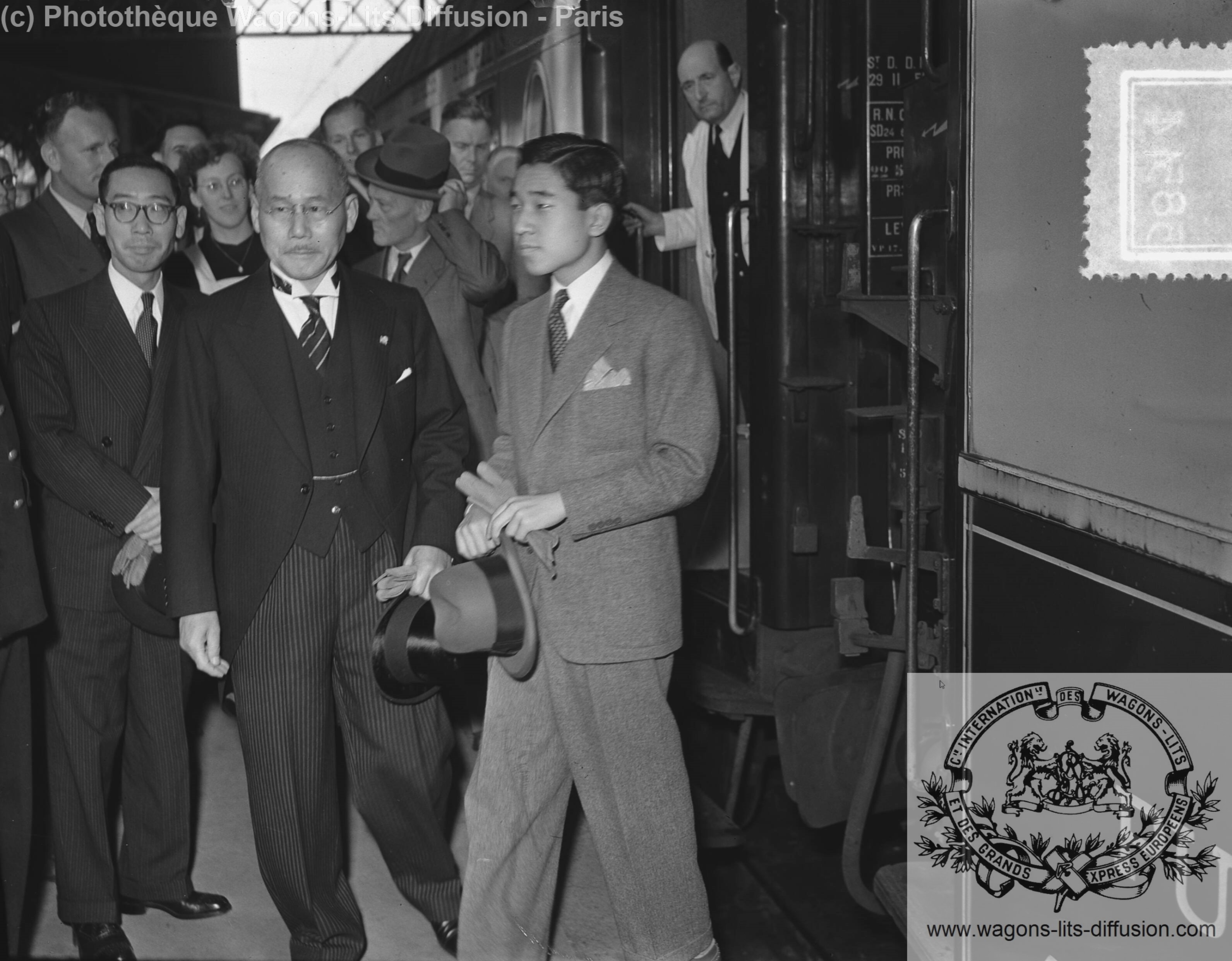 Wl le prince heritier akihito du japon visite les pays bas arrivee a la haye 1954