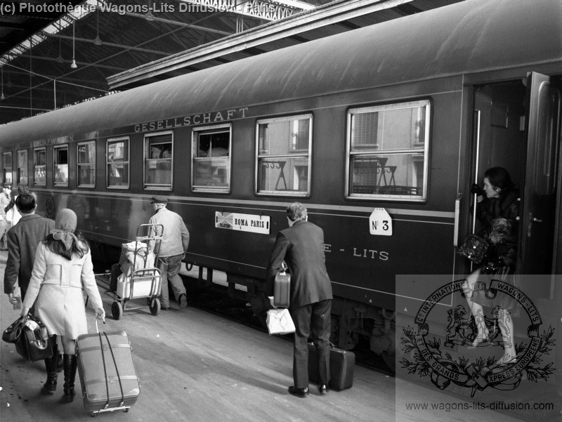 Wl mu serie 4806 4820 palatino a la gare de lyon a paris en 1970