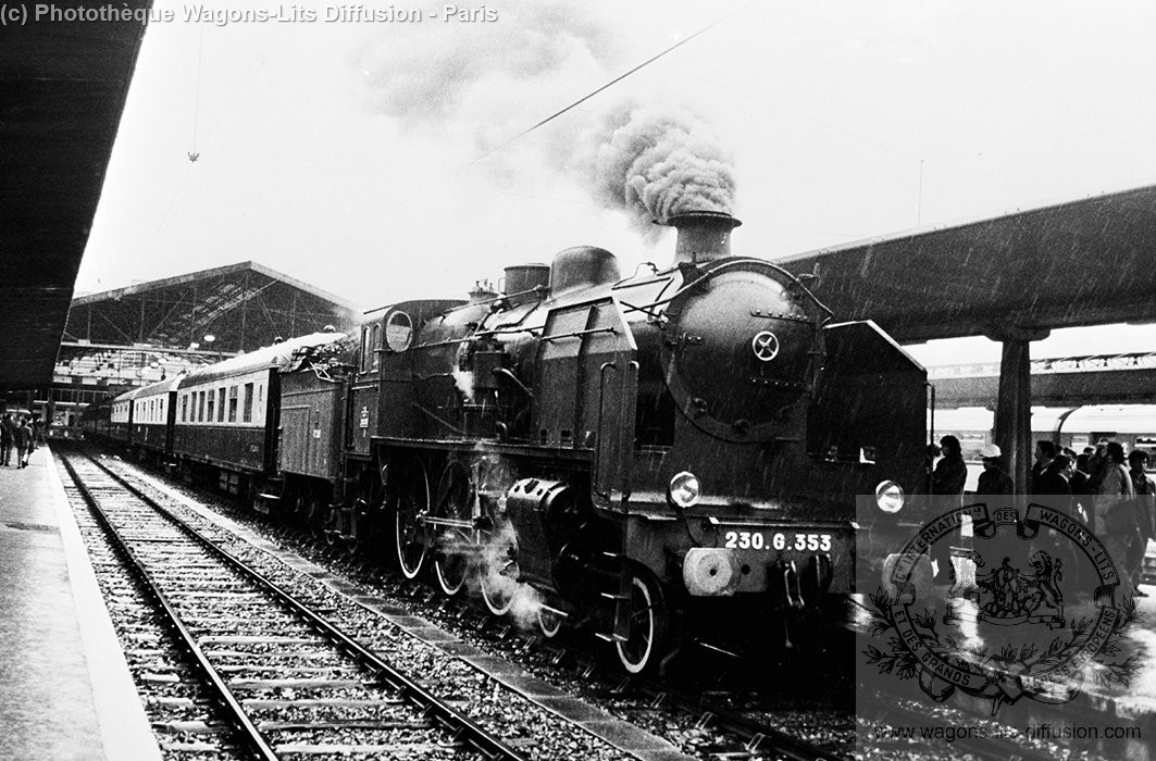 Wl train pullman en gare vers 1961